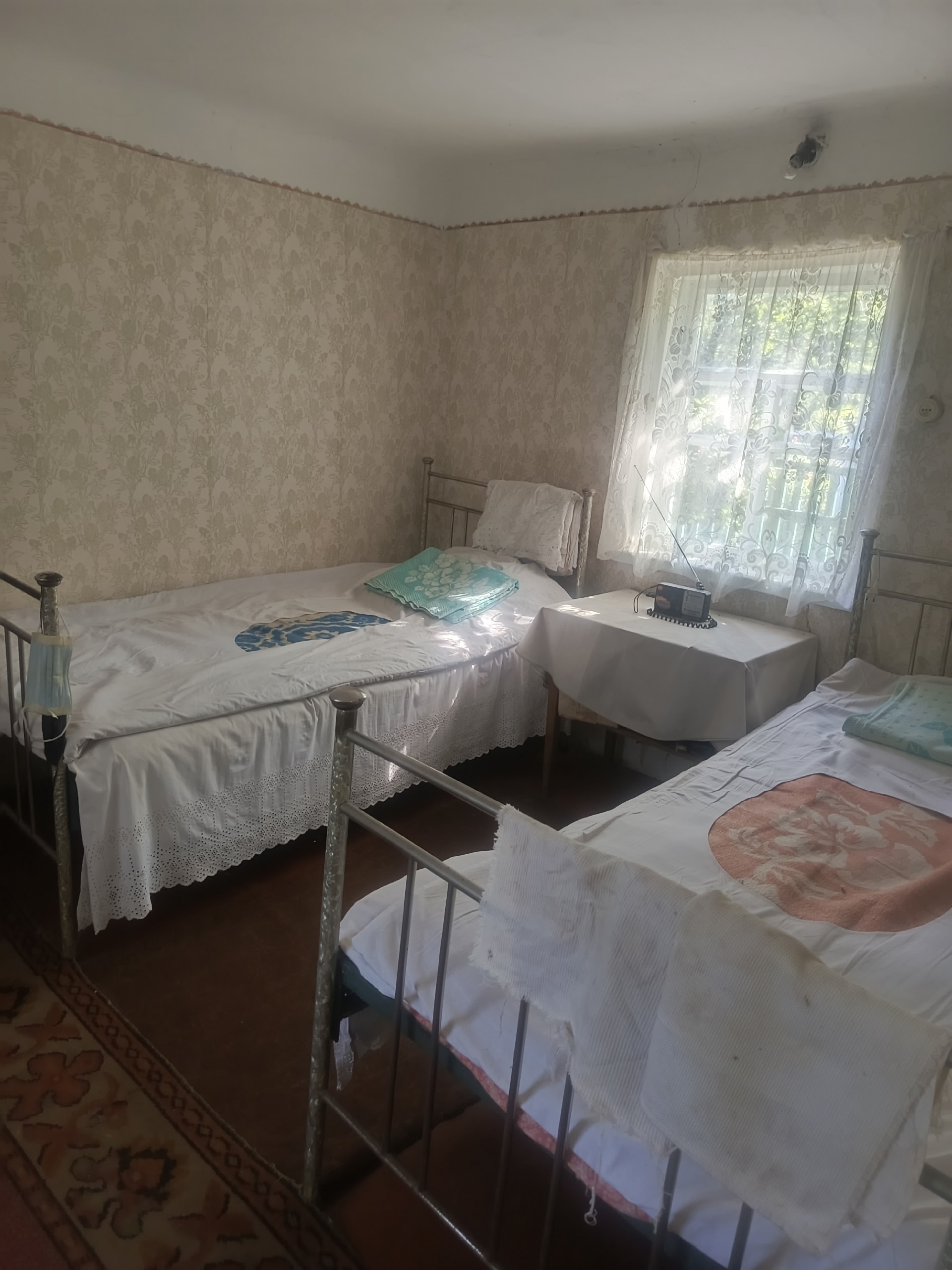 г. Алчевск Продается дача на Исаковском водохранилище в обществе "Водник" по улице Солнечная. В доме: 1 комната и кухня. Есть заезд под машину. На территории дачи имеются хозпостройки: туалет, душ, сарай. Полив по графику. Много фруктовых деревьев. В 2-х минутах ходьбы есть речка. Дача ухоженная. Зе...